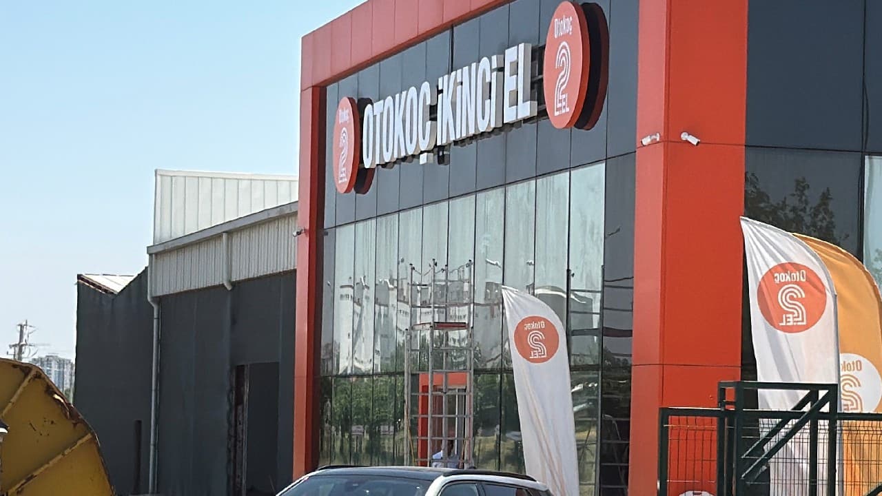 Koç Grubu'na ait Otokoç ve Yapı Kredi'ye silahlı saldırı düzenlendi