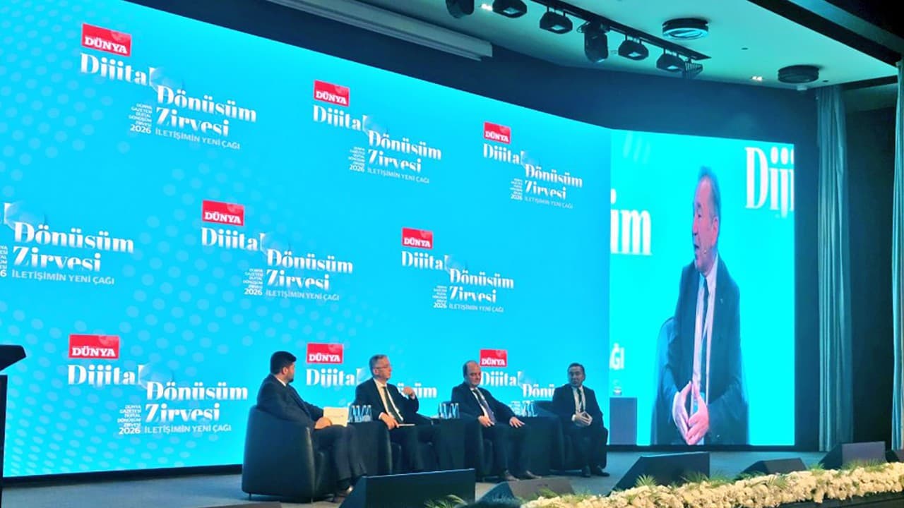 Dijital Dönüşüm Zirvesi'nde iş ve teknoloji liderleri buluştu