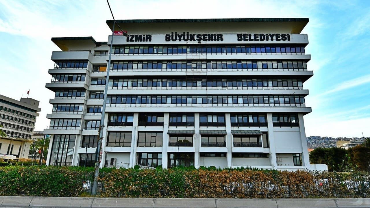 İzmir CHP'de Tugay'ın istifasının ardından başka istifalar yaşandı