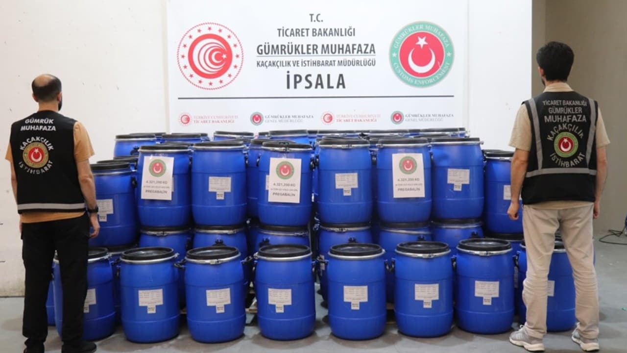 Gümrüklerde büyük operasyon: 8 milyar liralık uyuşturucu ve kaçak ilaç yakalandı