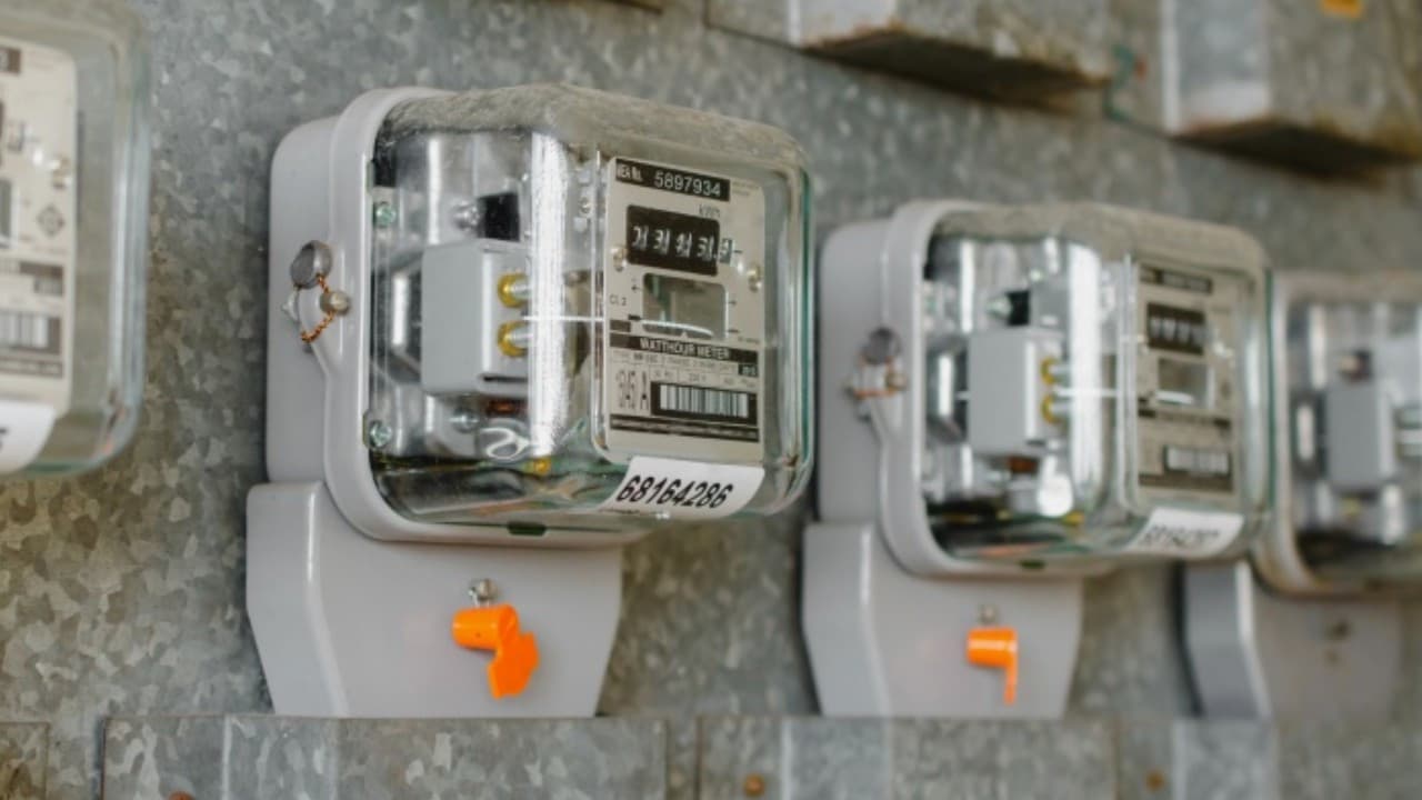 Kaçak yapılara elektrik ve su bağlayanlara 100 bin lira ceza uygulanacak