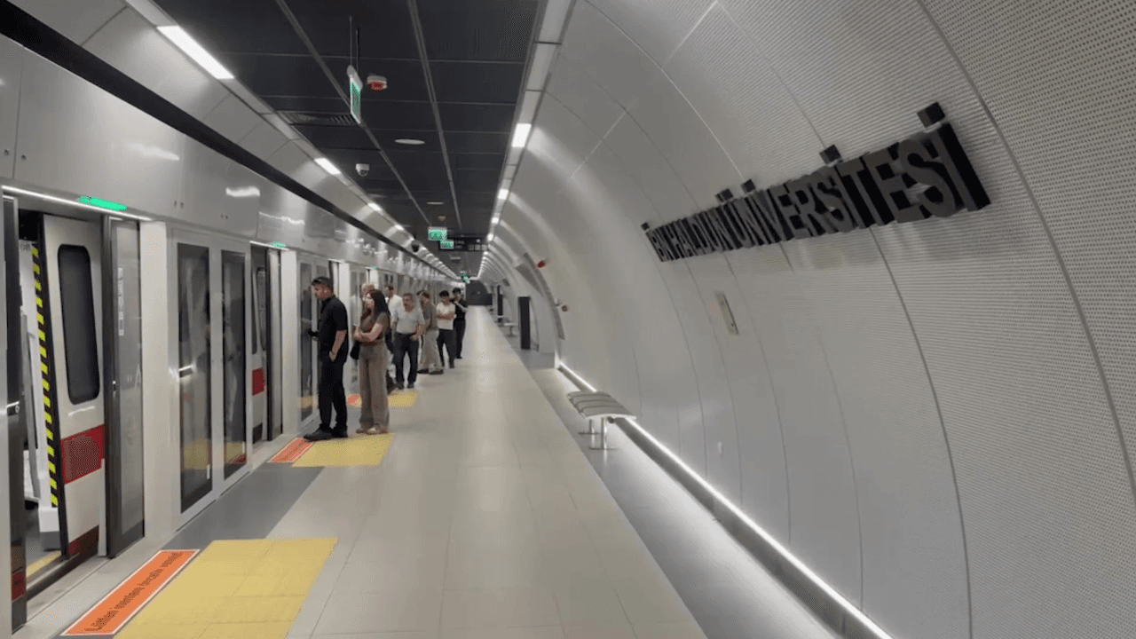İstanbul'un yeni metro hattı ilk günde 10 bin yolcu taşıdı