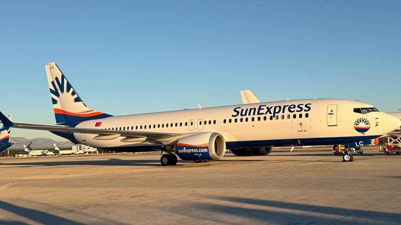 SunExpress uçağında lastik patladı, yolcular güvenle tahliye edildi