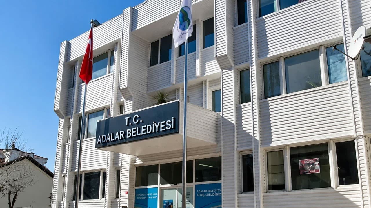 Adalar Belediyesi'nde yolsuzluk soruşturmasında 35 kişi tutuklandı