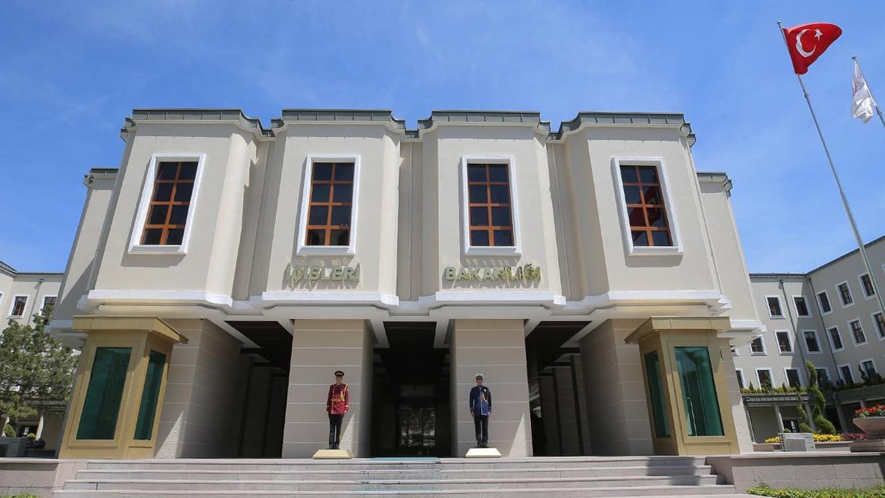 Adalar ve Silifke Belediye Başkanları görevden alındı