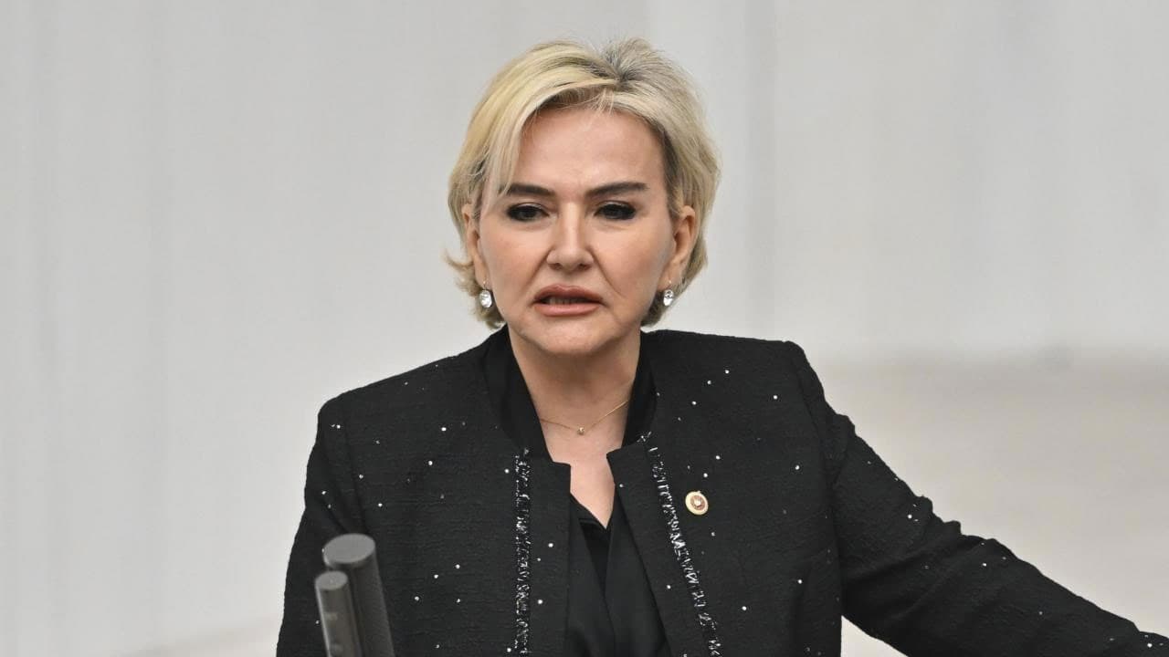 Nimet Özdemir CHP'den ayrılarak AK Parti'ye katıldı