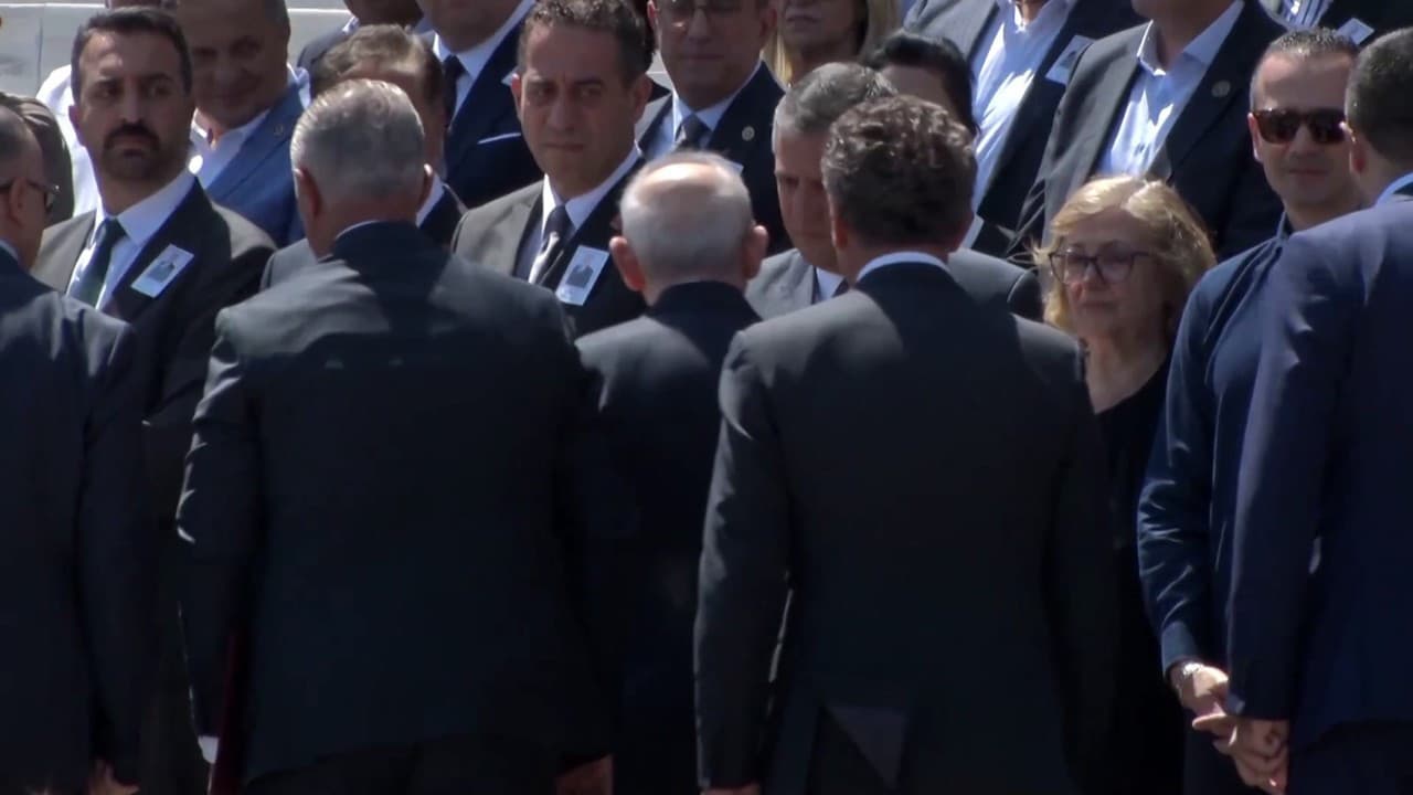 Kılıçdaroğlu ve Özel, cenaze töreninde bir araya geldi