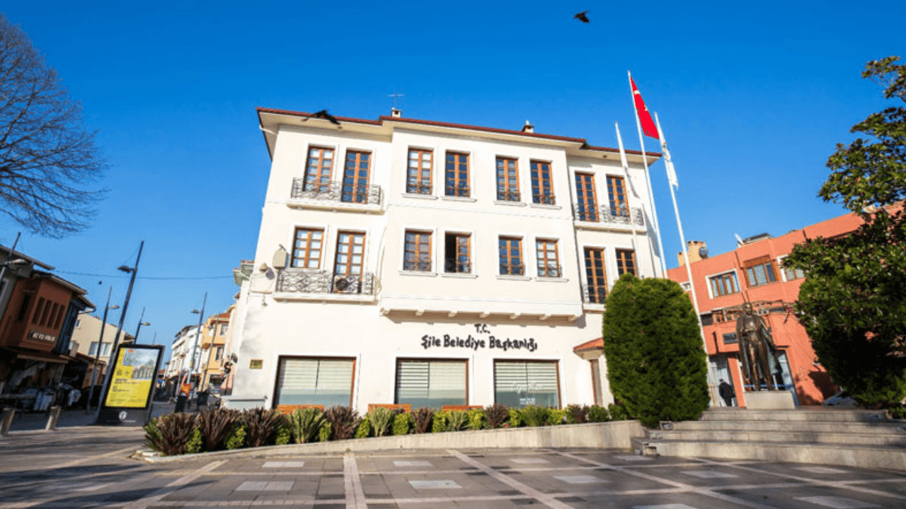 Şile Belediyesi'ne düzenlenen operasyonda 16 kişi gözaltına alındı