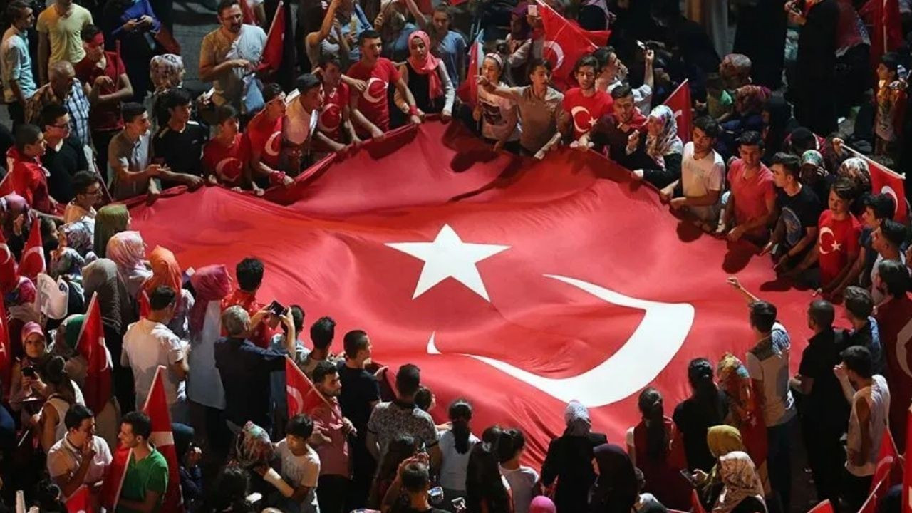 15 Temmuz Demokrasi ve Milli Birlik Günü resmi tatil mi?
