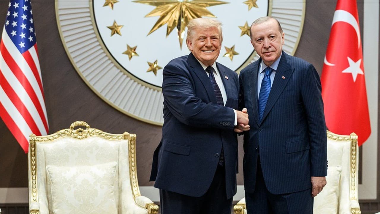 Beyaz Saray, Trump ve Erdoğan'ın tokalaştığı anı paylaştı