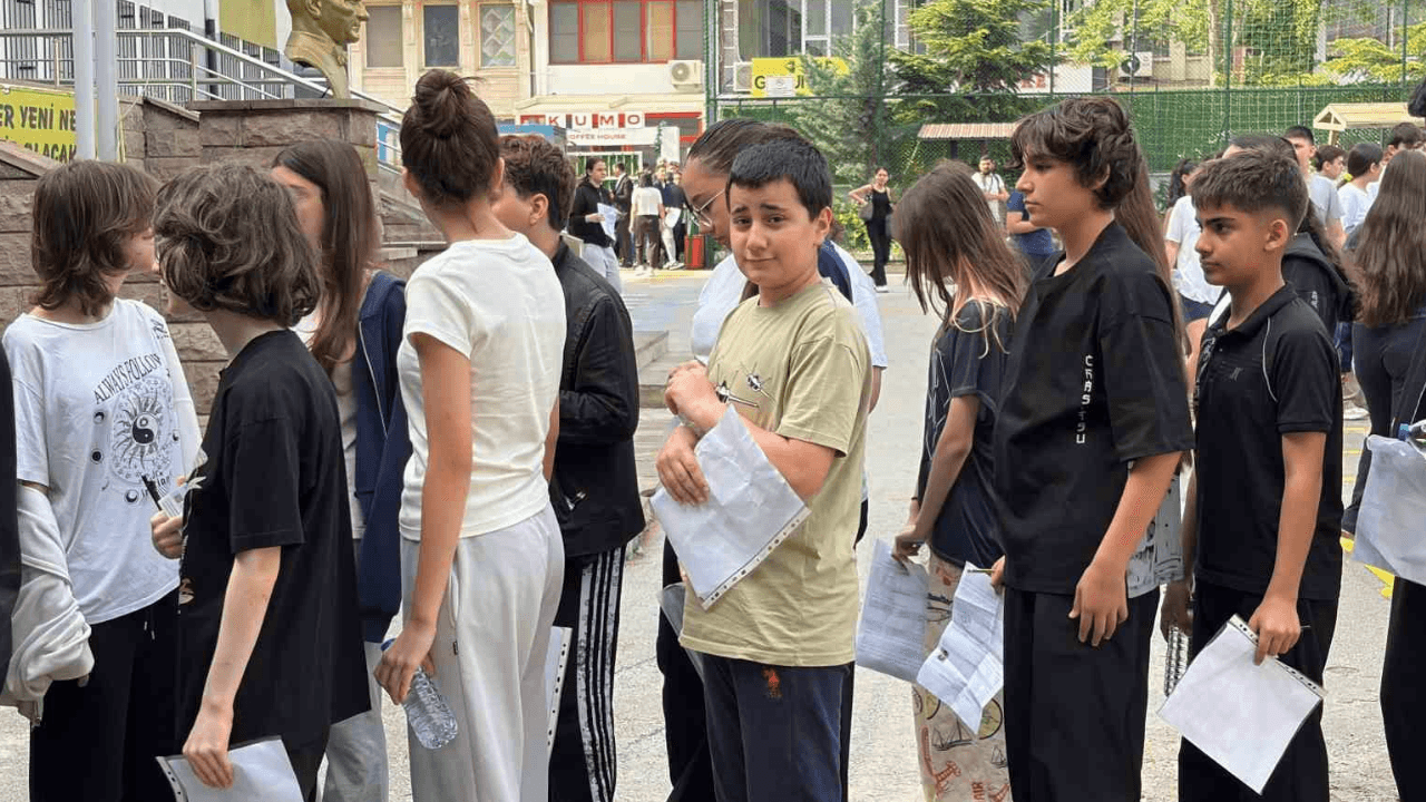 2026 LGS sonuçları açıklandı, lise taban puanları merak ediliyor