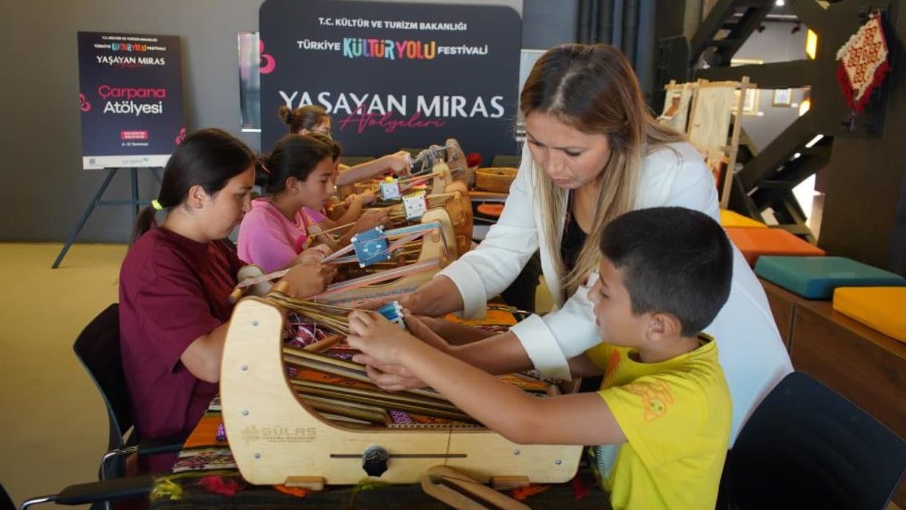 Geleneksel dokuma sanatı Sakarya'da yeniden canlandı