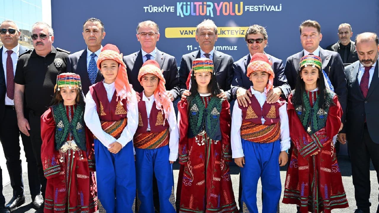 Van Kültür Yolu Festivali 9 gün sürecek etkinliklerle başladı