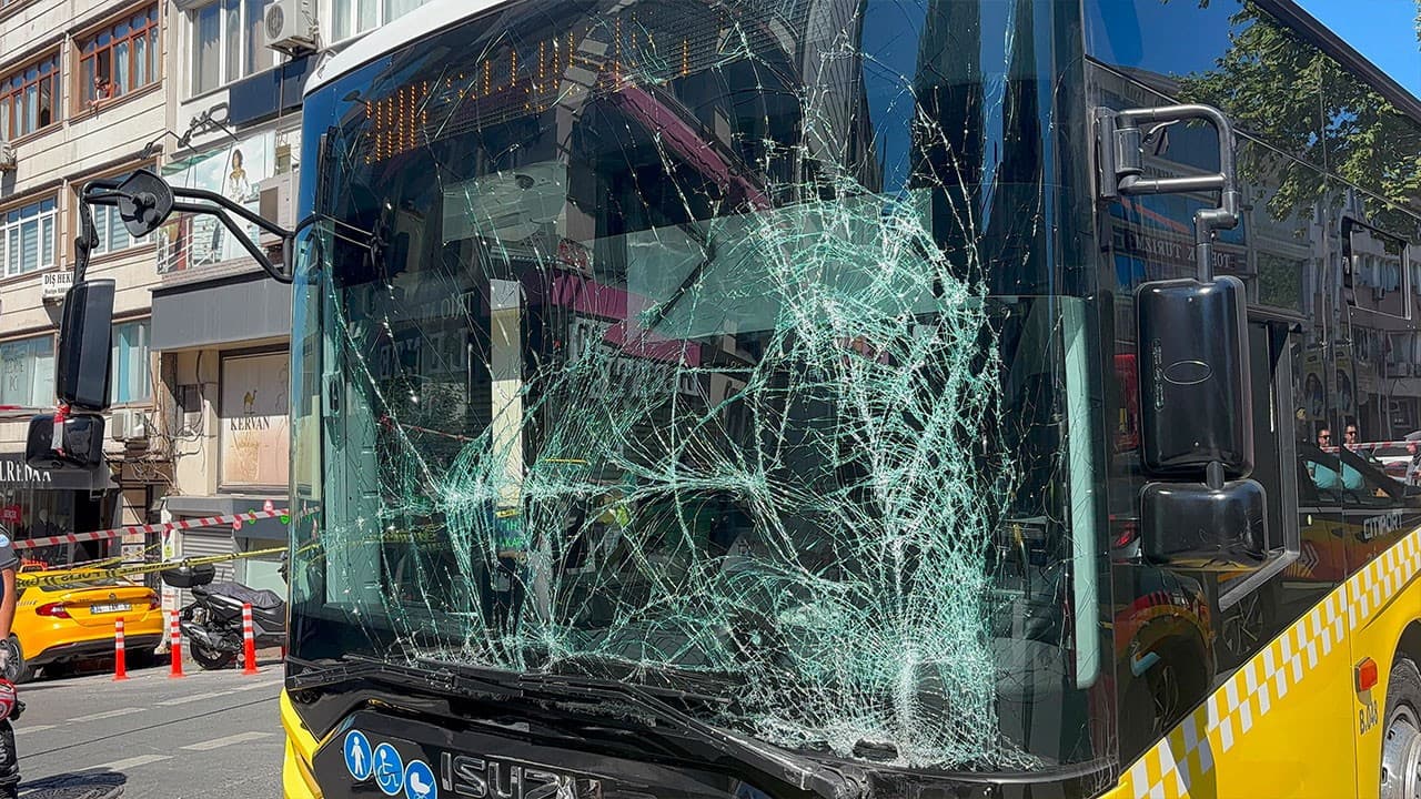 İstanbul'da ambulans ve otobüs çarpıştı, 5 yaralı