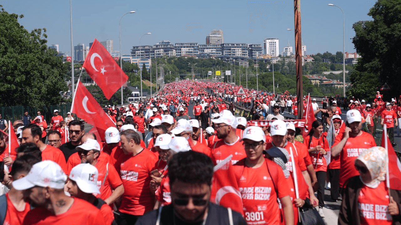 İstanbul'da 'İrade Bizim, Zafer Bizim' Yürüyüşü Gerçekleşti