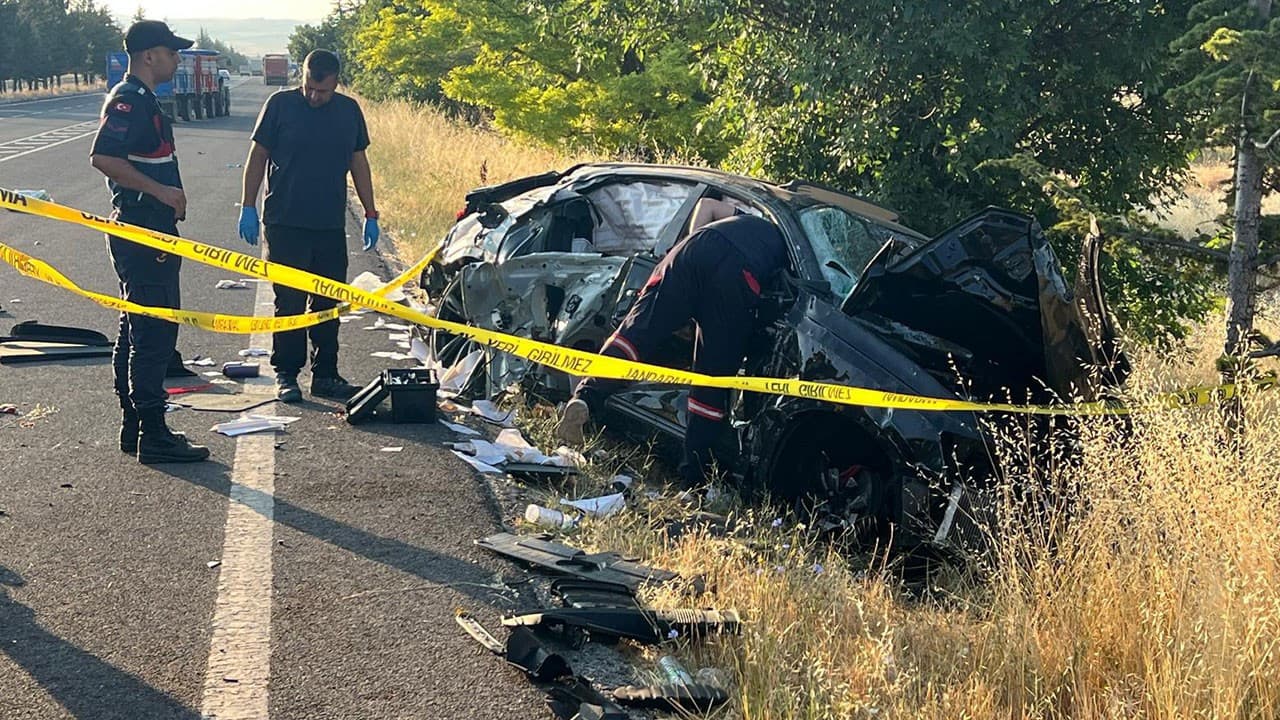 Almanya'dan Kayseri'ye giden aile kaza yaptı: 3 ölü