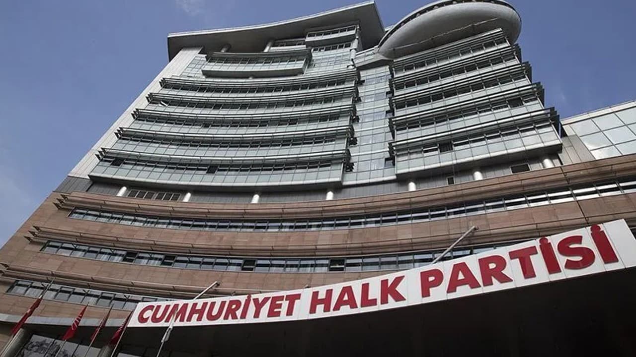 CHP'de 8 il başkanı ve yönetim kurulu görevden alındı