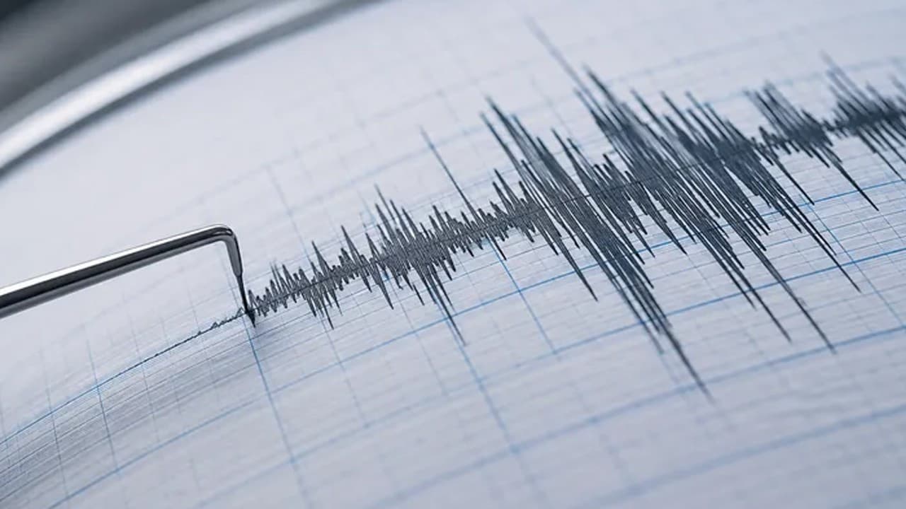 Elazığ'da 4 büyüklüğünde deprem meydana geldi.
