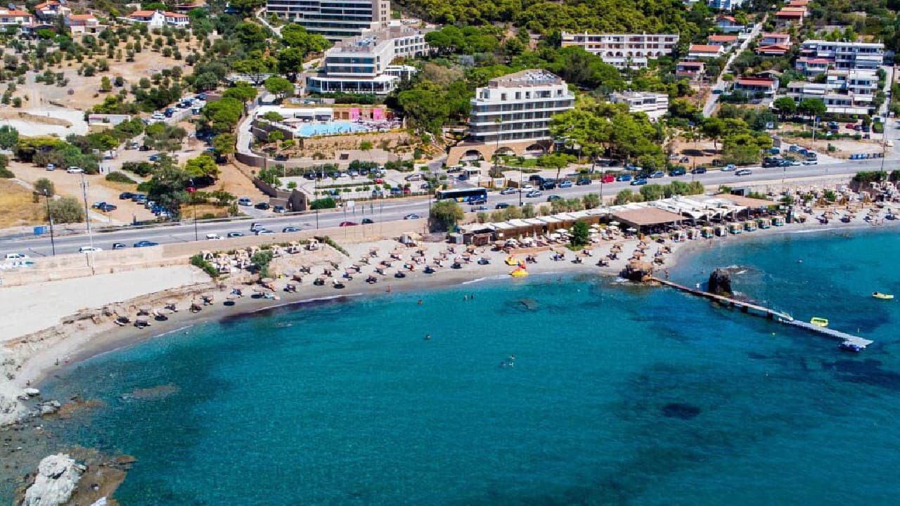 Atina'da plaj keyfi 100 Euro'yu geçiyor