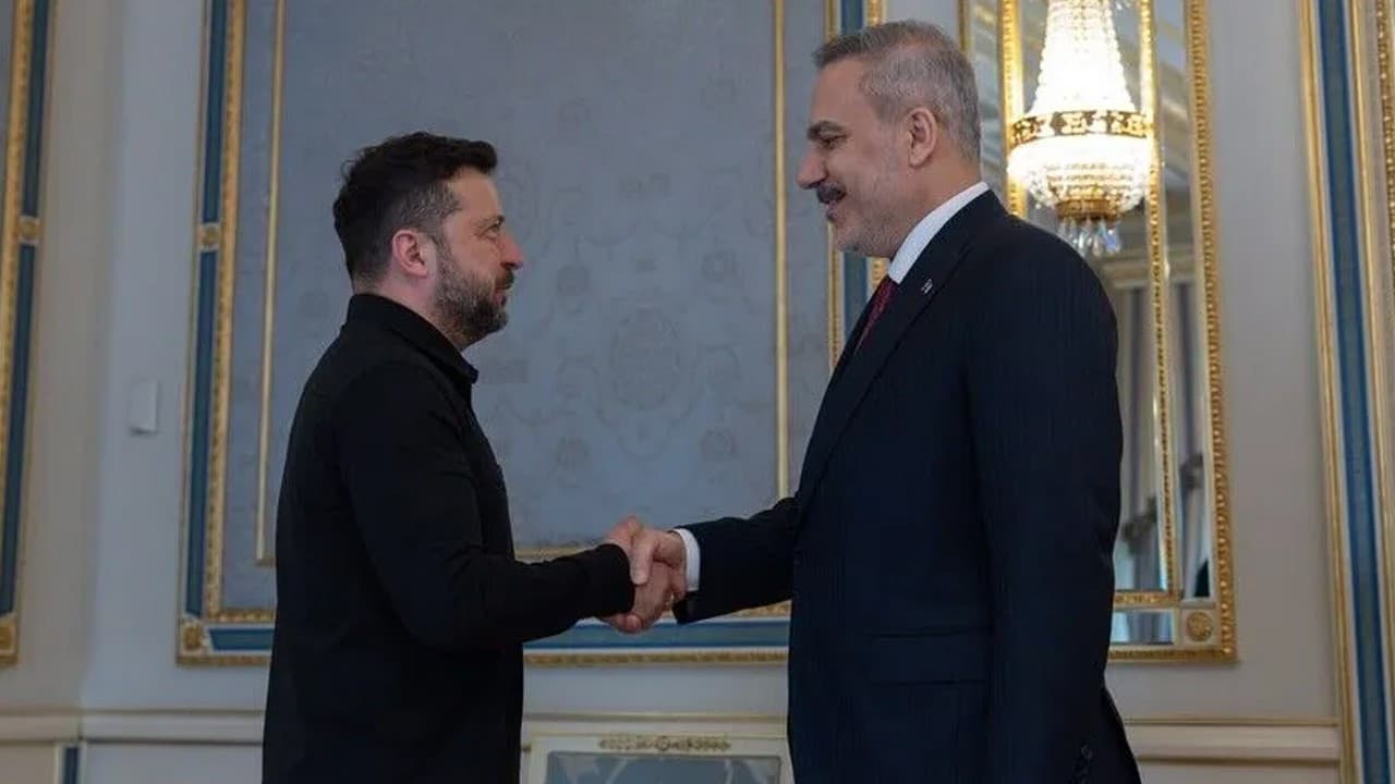 Zelenski, Bakan Fidan'a Liyakat Nişanı Verdi
