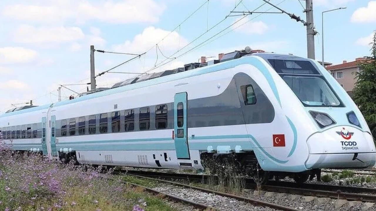 Milli Elektrikli Tren Uzunköprü-Halkalı hattında hizmete giriyor