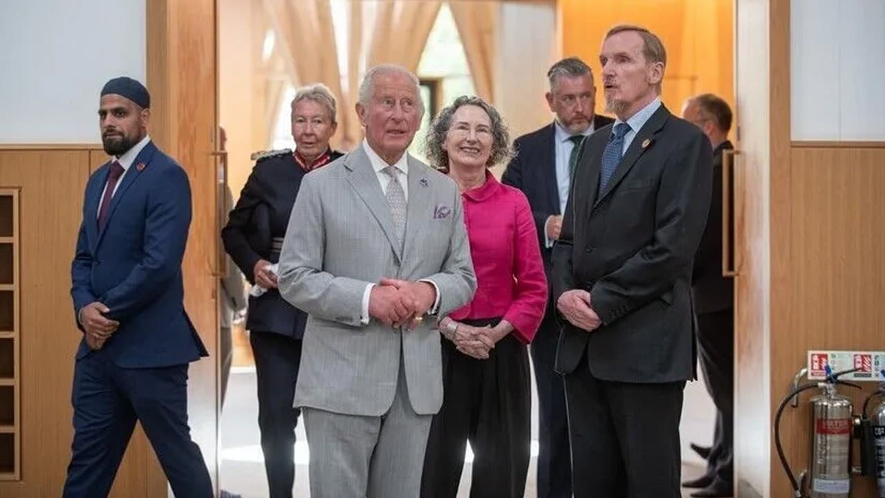 Kral 3. Charles, Cambridge Merkez Camisi'ni ziyaret etti