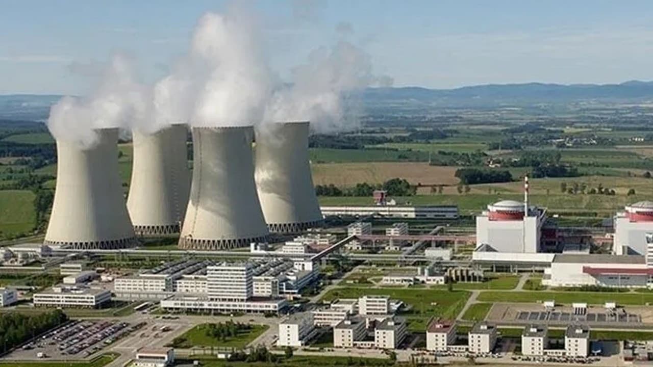 İran, ABD'nin nükleer santral inşaatına saldırısını kınadı