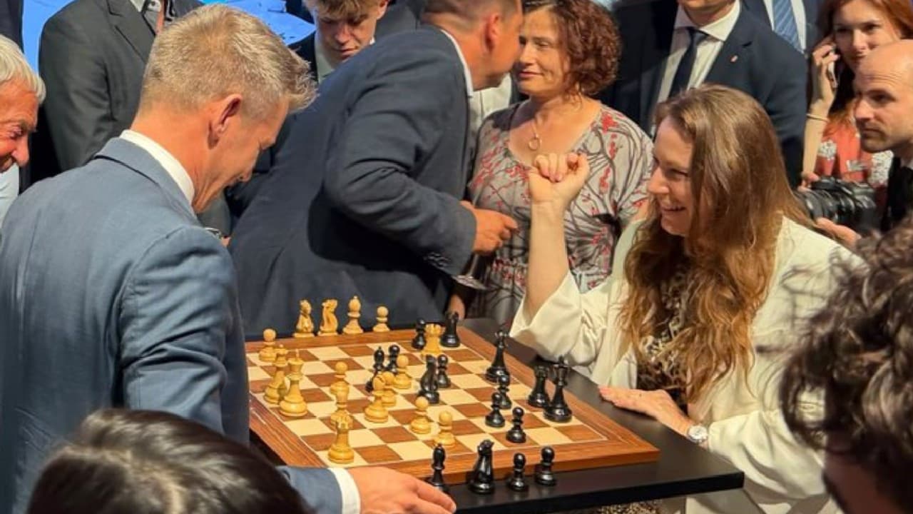 Macaristan yeni cumhurbaşkanı için satranç ustası Polgar'ı aday gösterdi