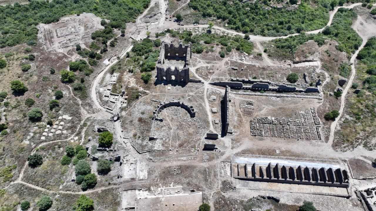 Aspendos'ta 2 bin yıllık antik cadde keşfedildi