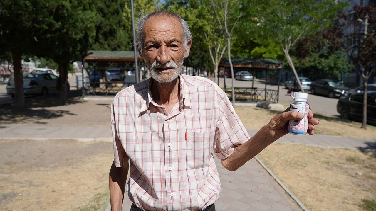 34 yıl sonra su içmeye başlayan adam, yemek yiyememeye başladı