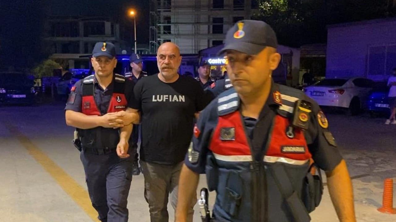 Yönetmen Ezel Akay adli kontrolle serbest bırakıldı, kardeşi tutuklandı