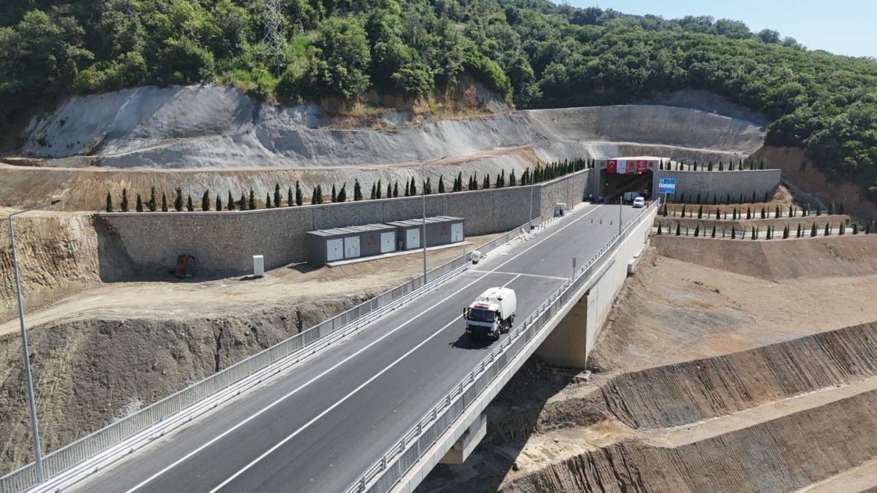 Yalova-Armutlu yolu yarın açılıyor, seyahat süresi yarım saat kısalacak