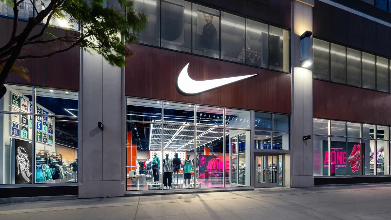 Nike, ABD'de 12 mağazasını kapatarak küçülmeye gidiyor