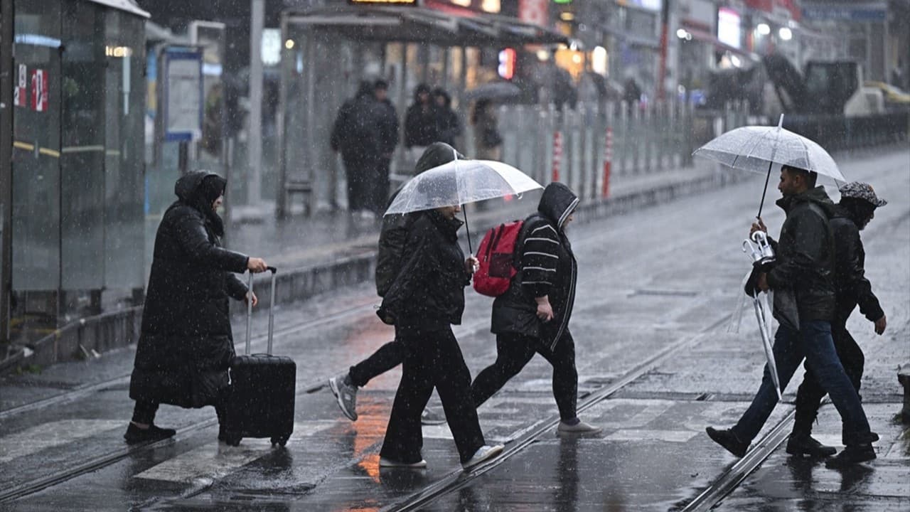 AKOM, İstanbul'da sağanak ve fırtına uyarısı yaptı