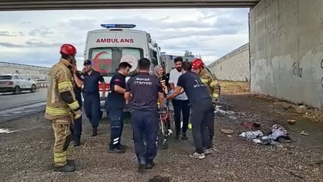 Bursa'da köprülü kavşakta kaza: 3 ölü, 2 ağır yaralı