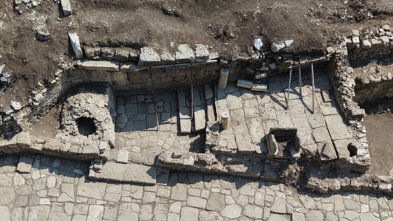 Aspendos'ta 2 bin yıllık Tiyatro Caddesi keşfedildi