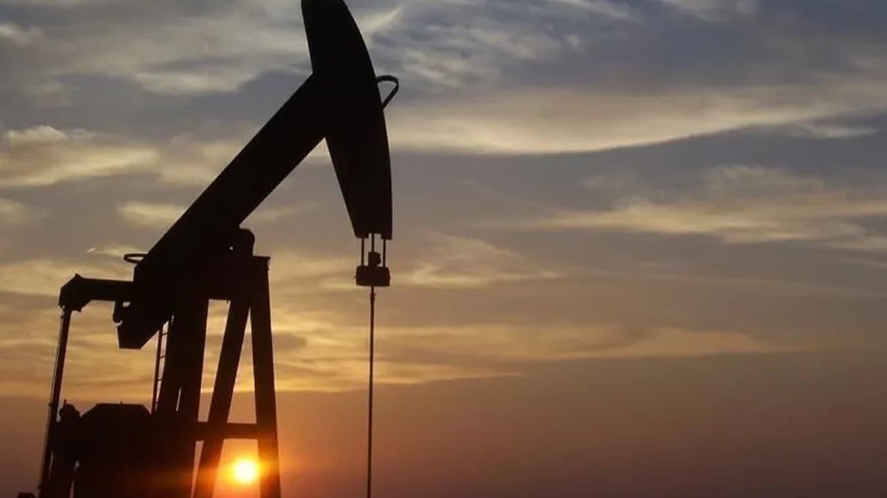 İran'ın petrol satışları 4 ayda 11 milyar doları aştı
