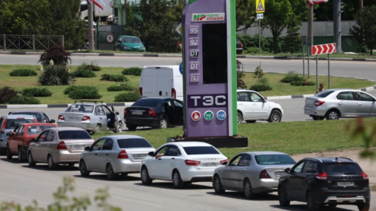 Rusya'da akaryakıt piyasasında zorluklar yaşanıyor