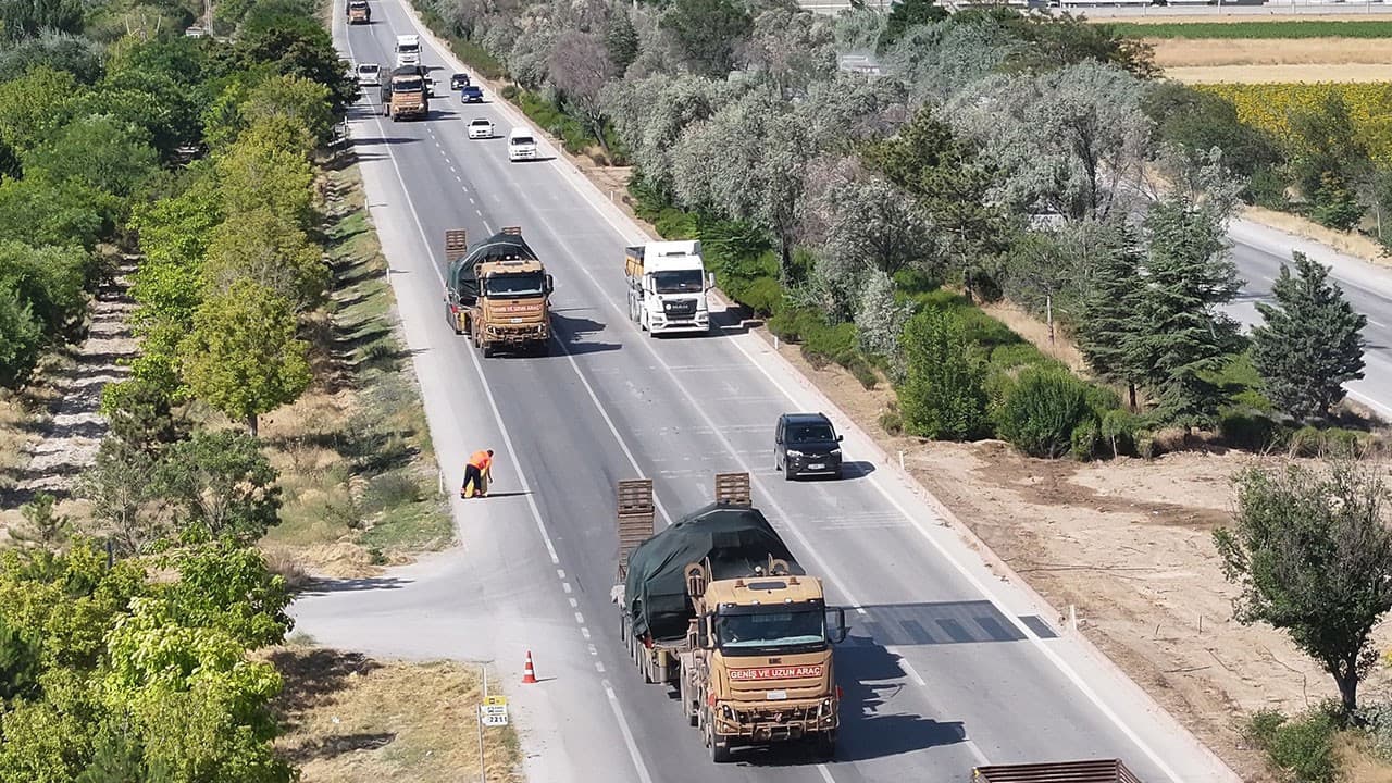 5 milyar liralık tesis için taşınma süreci başladı, yüzlerce tank yola çıktı