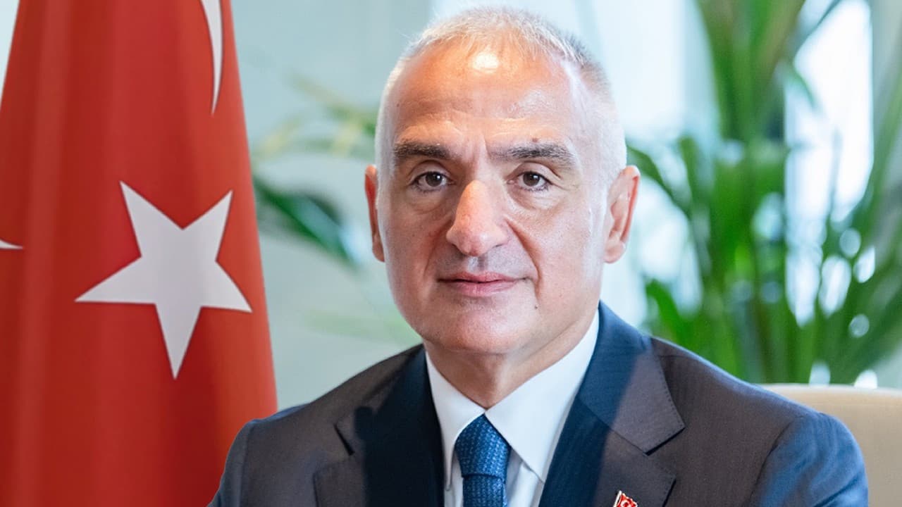Bakan Ersoy, Kıbrıs Barış Harekâtı'ndaki bayrağa sahip çıkıldığını duyurdu