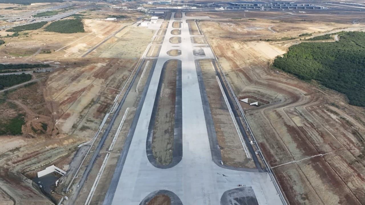 İstanbul Havalimanı'nda 4'üncü ana pistin inşaatı tamamlanıyor