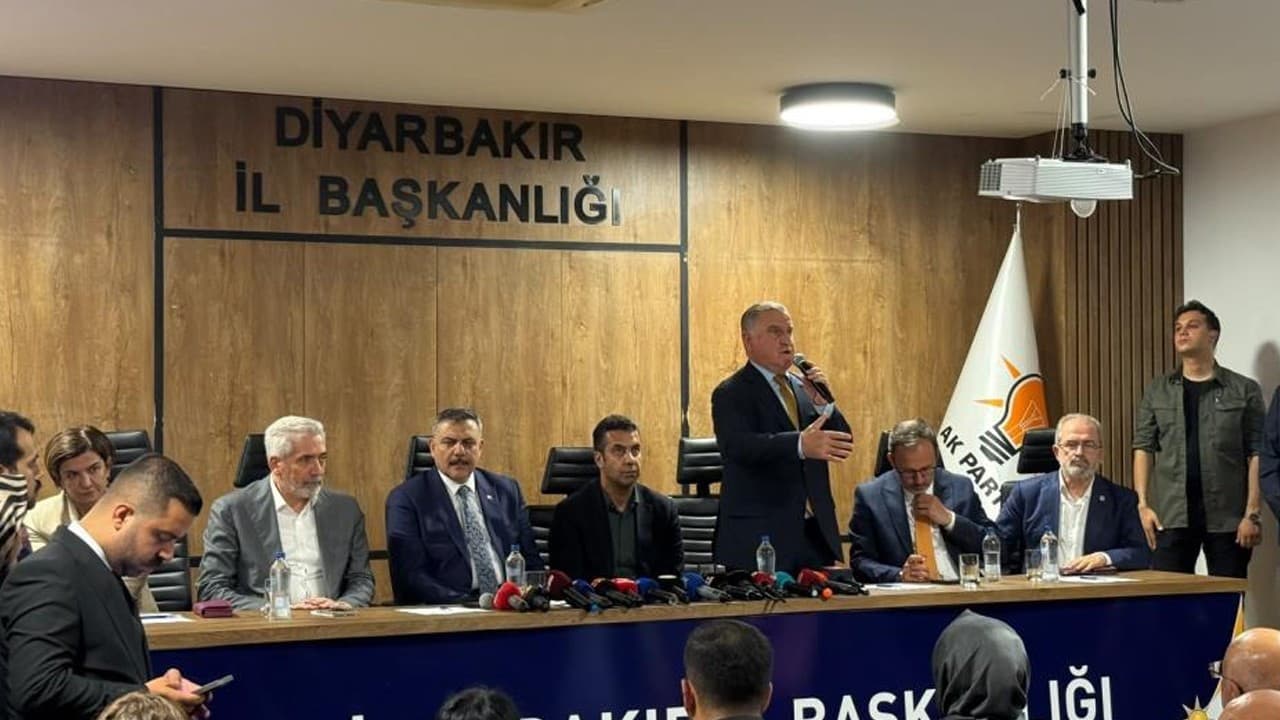 Bakanlar ve TFF Başkanı Amedspor-Erzurumspor maçını izledi