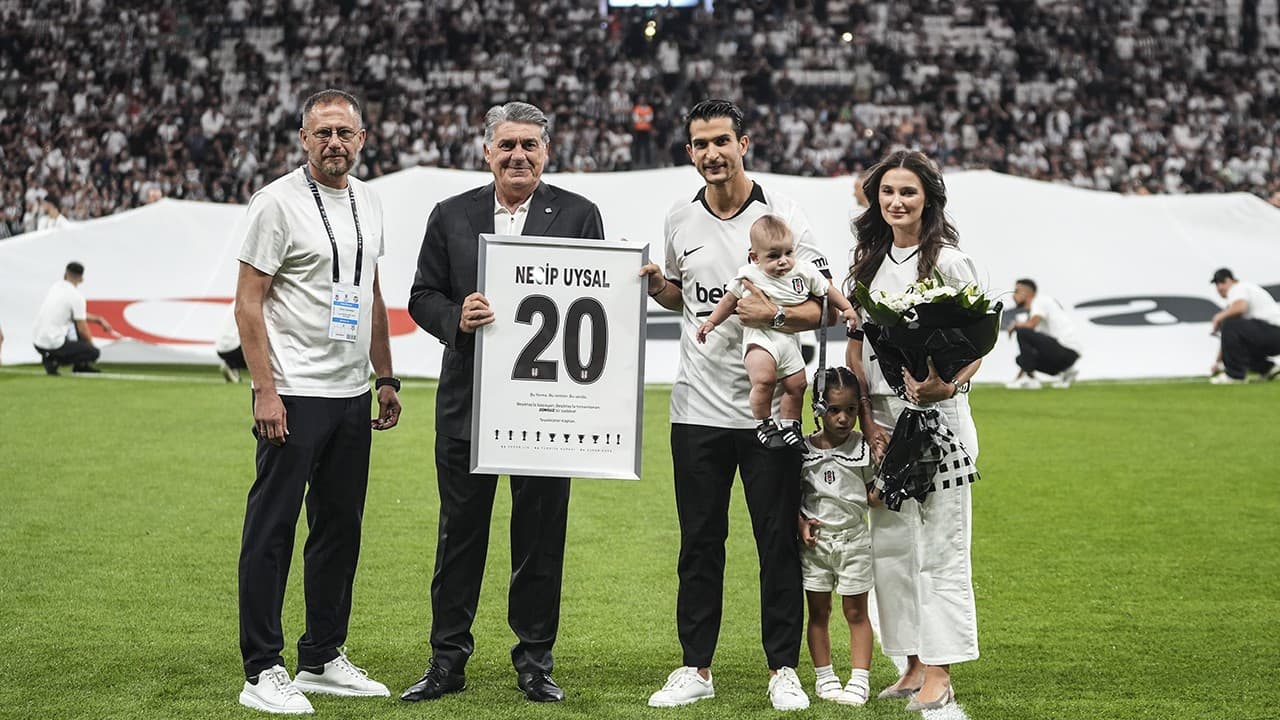 Necip Uysal, Beşiktaş taraftarına veda etti