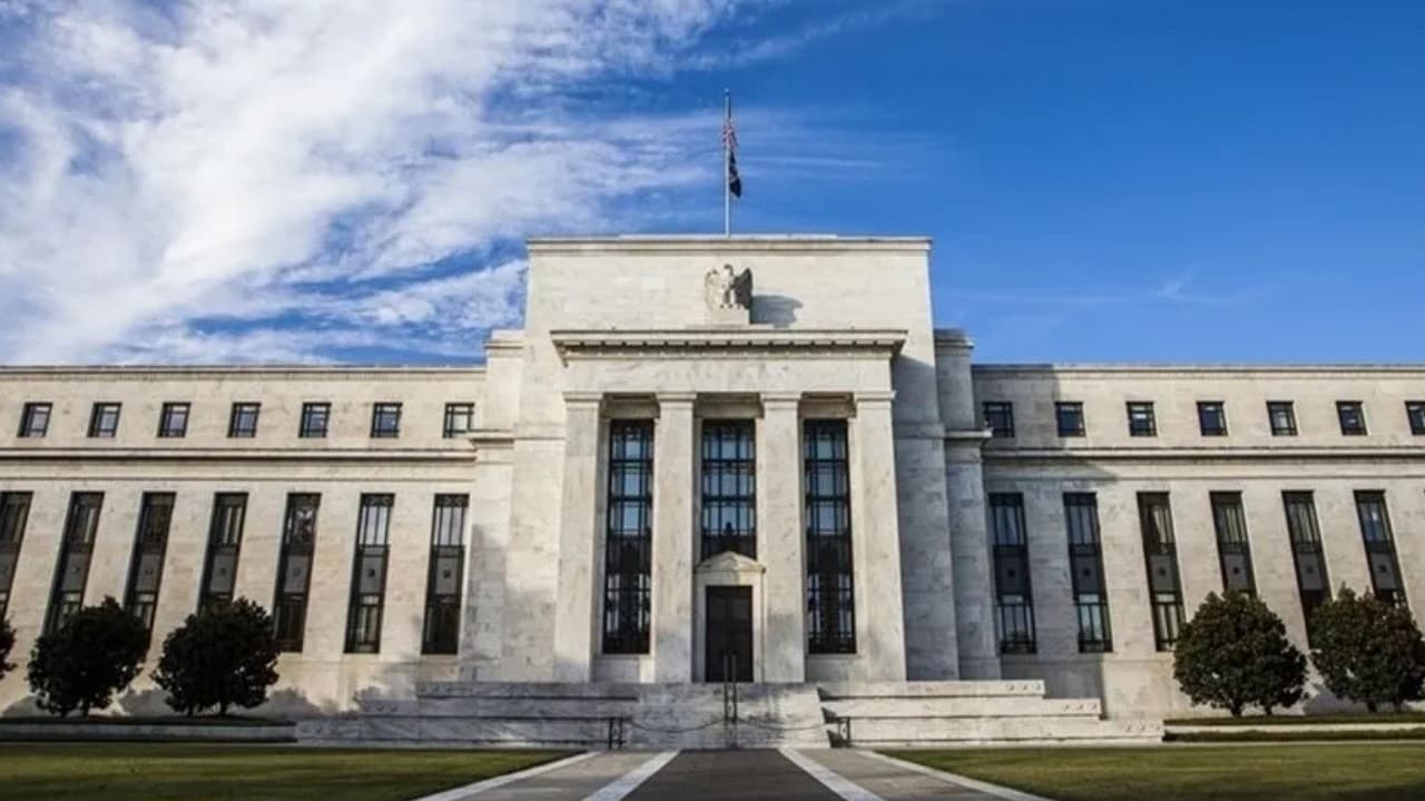 Fed tutanakları enflasyon düşmezse faiz artışını gündeme getirebilir