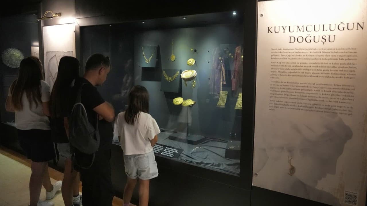 12 bin yıllık takı sergisi Ankara'da açıldı