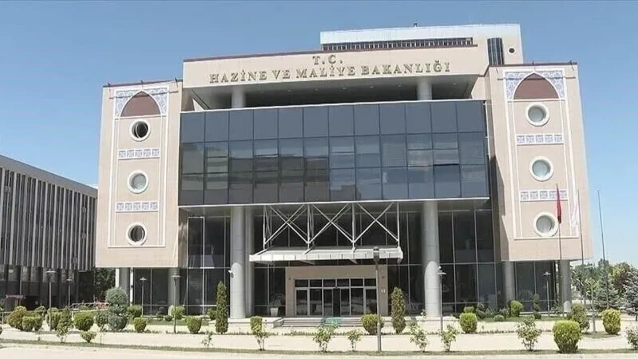 Hazine, ekonomi programında değişiklik iddialarını yalanladı