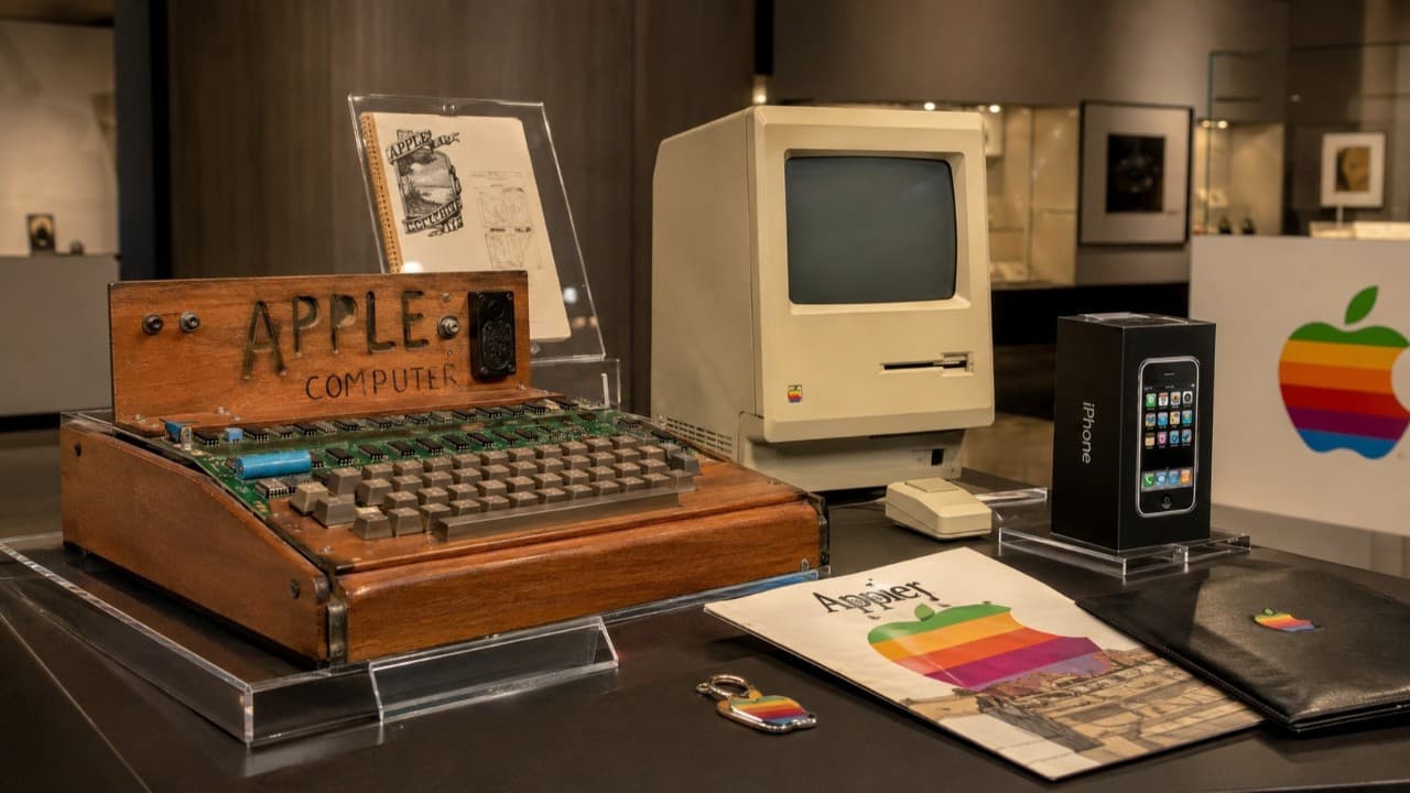 Apple'ın Eski Ürünleri Müzayedede Yüksek Fiyatlarla Satışa Sunuldu