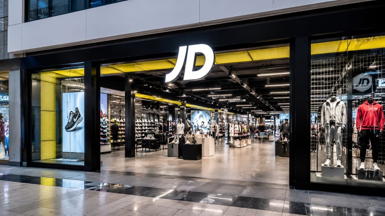 JD Sports'un hisseleri, zayıf spor ayakkabı talebi nedeniyle düştü