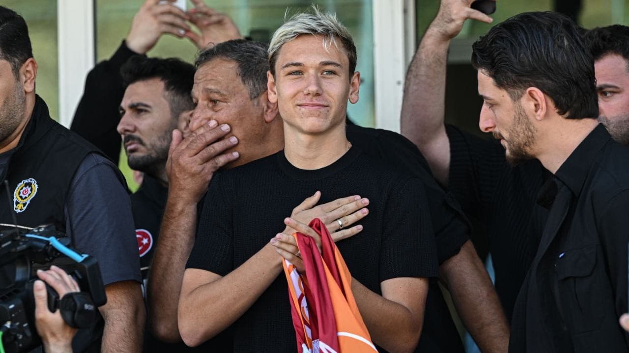 Galatasaray'ın yeni transferi Aleksey Batrakov İstanbul'a ulaştı