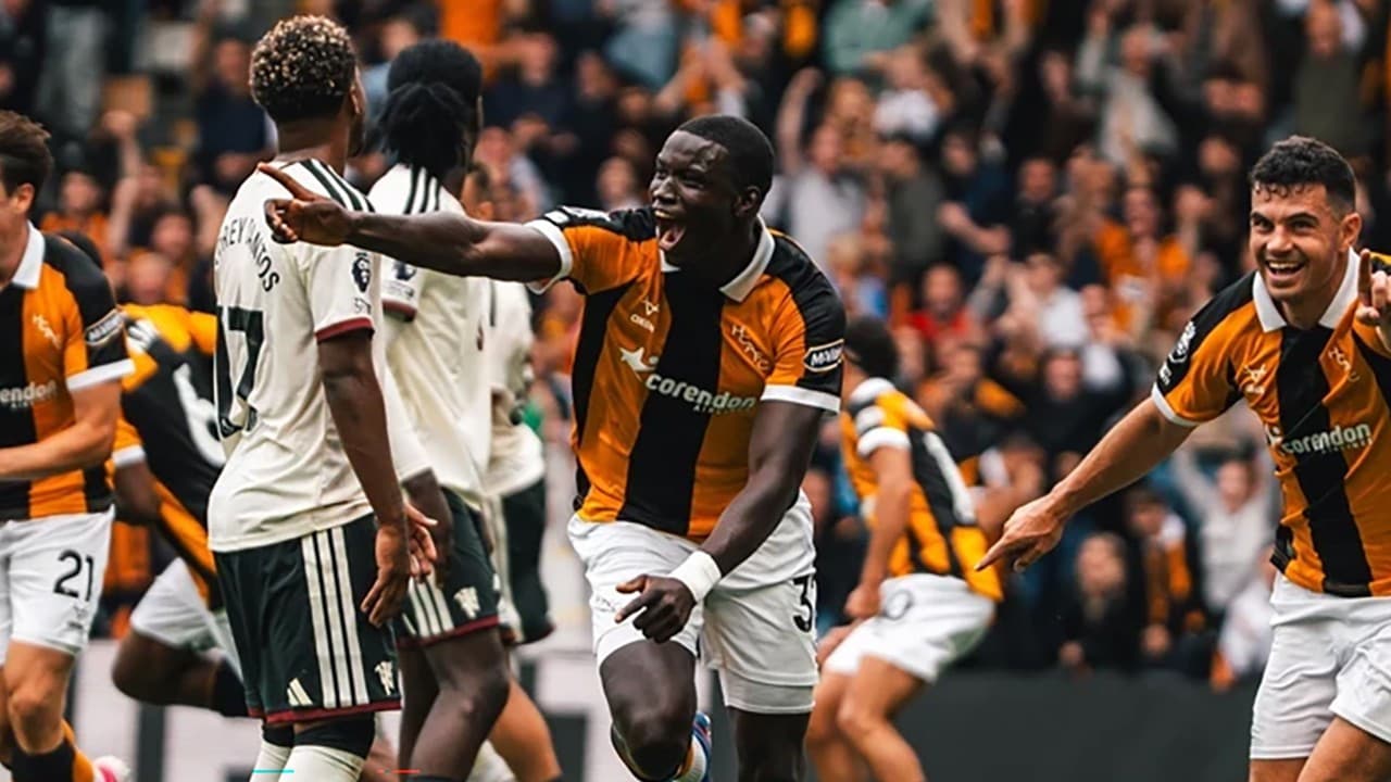 Hull City, Premier Lig'e dönerken Manchester United'ı yendi